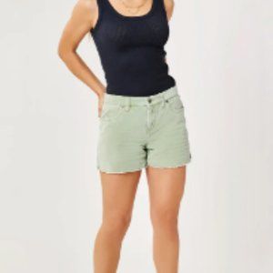 Carve Designs Oahu 4" Butter Short, light olive, never worn, Size 4